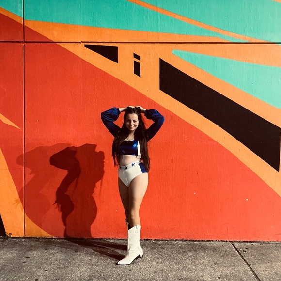 Dallas Cowboys Cheerleader costume size medium with Pom Poms - Picture 3 of 3